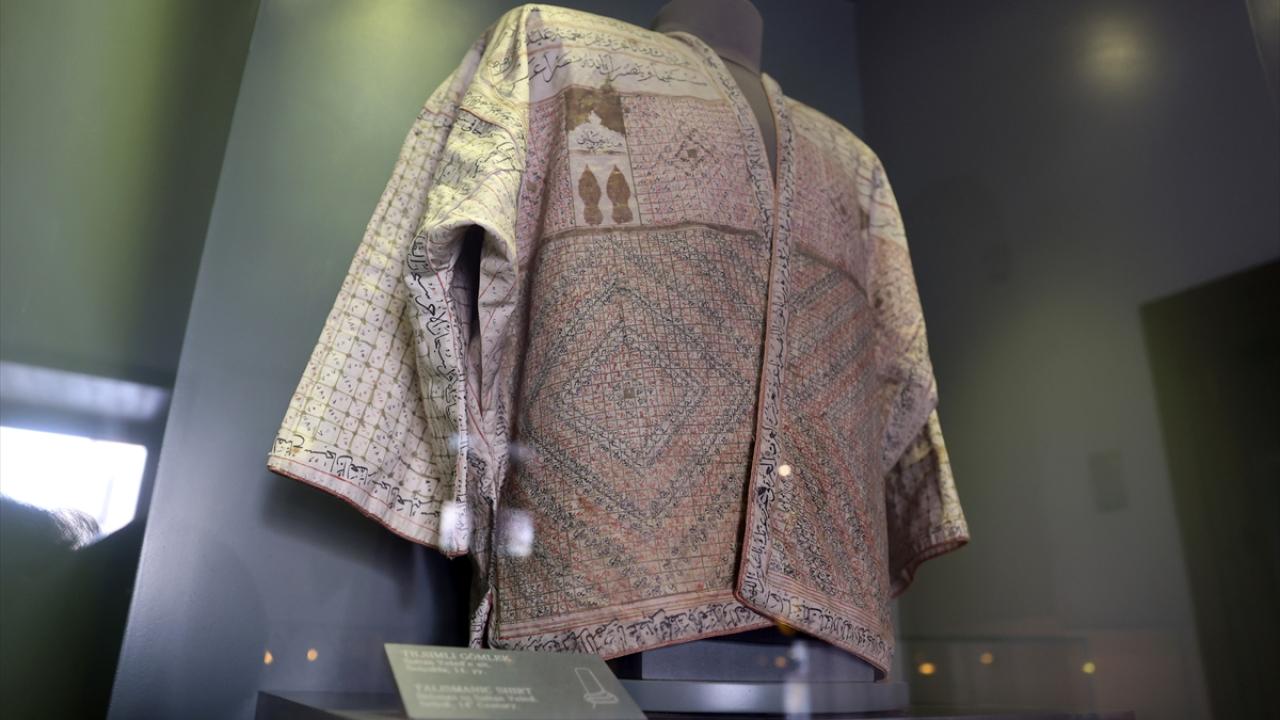 Dervişlerin günlük yaşamı ve ritüelleri de yansıtılıyor