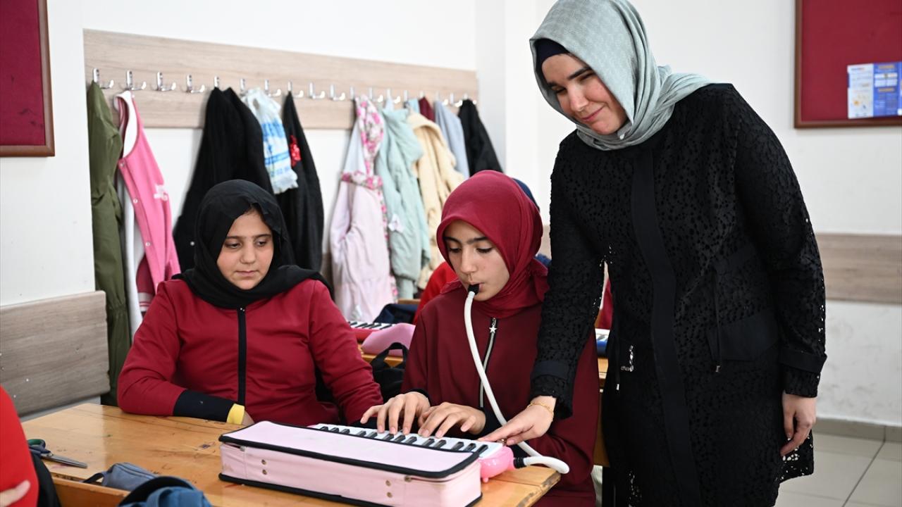 "Toplumun bizim gibi insanları görmeye hakkı var"