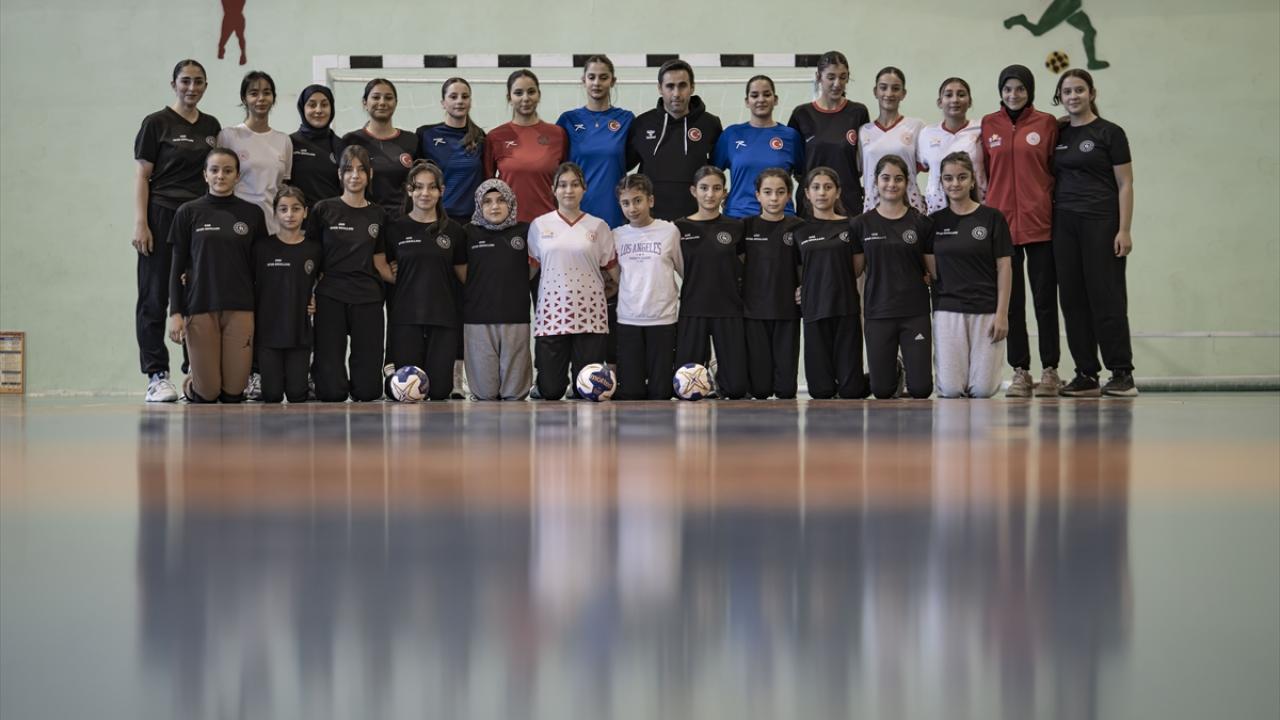 "Talepler artınca hem yıldızlar hem de küçükler takımı kurduk"