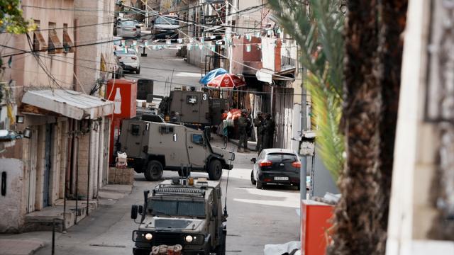 İsrail güçleri, Batı Şeria'daki Amari Mülteci Kampı'na baskın düzenledi