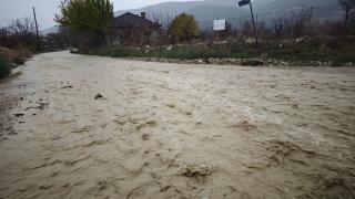 Antalya'da kuvvetli rüzgar ve sağanak etkili oluyor