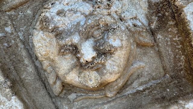 Kraliçe Amastris'in kurduğu antik kentte Medusa'nın gülümseyen figürü bulundu