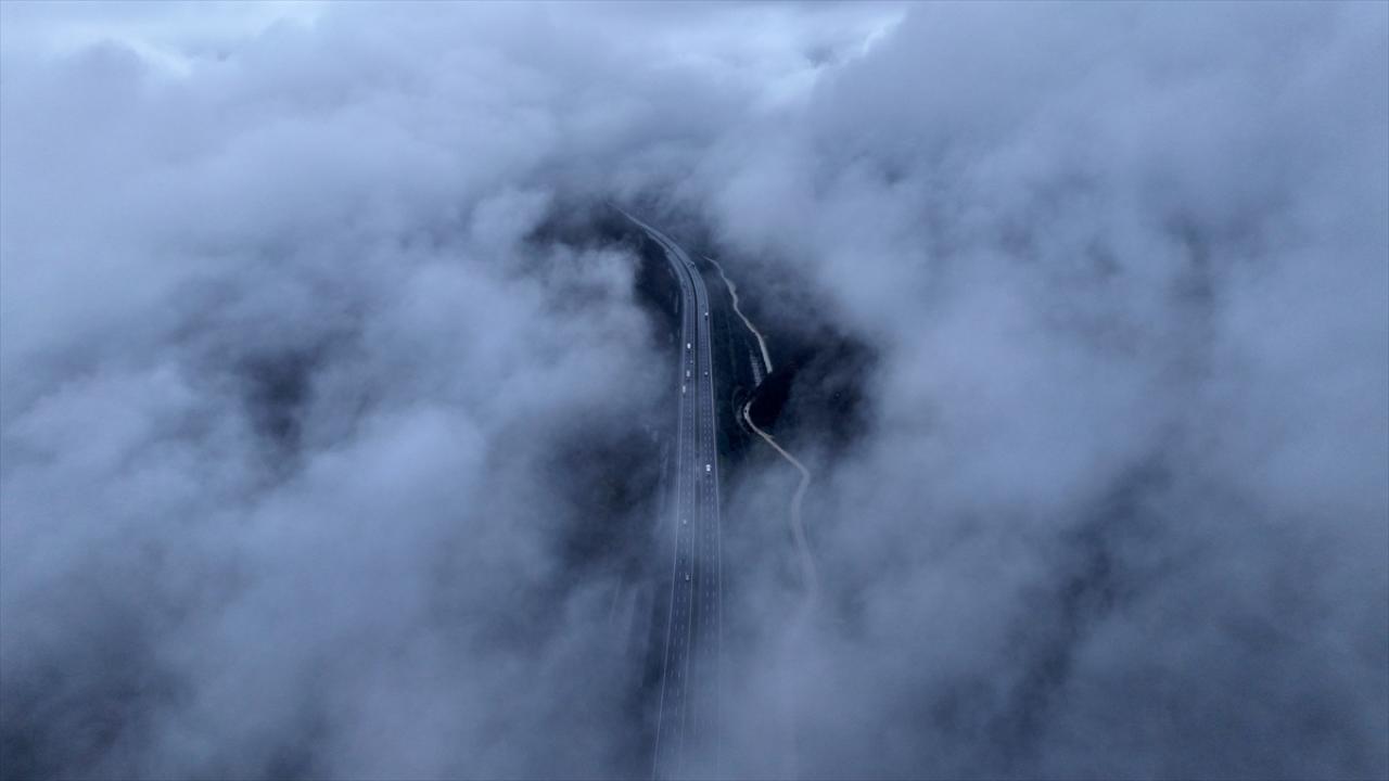 Bolu Dağı'nda sağanak ve sis etkili oldu