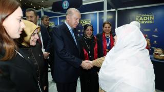 Cumhurbaşkanı Erdoğan Kadın Zirvesi programında stantları ziyaret etti