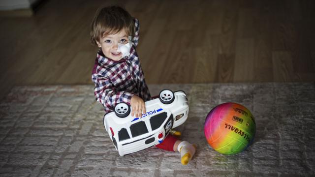 Pitbull saldırısına uğrayan iki kardeşten Efe de taburcu edildi