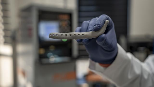 Savunma ve havacılığın yeni nesil parçaları Erzurum Teknik Üniversitesinde üretiliyor