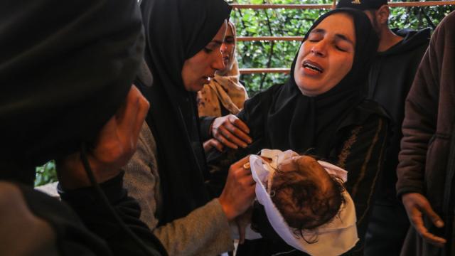 Gazze'de Jazar bebek, soğuktan hayatını kaybetti