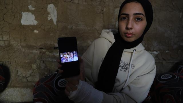 Nusayrat’ta ailesini kaybeden genç kadın hayatta tek başına kaldı