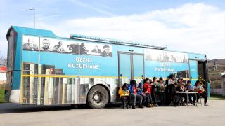 Köylere kültür taşıyan gezici kütüphane üç yılda 15 bin kilometre yol yaptı