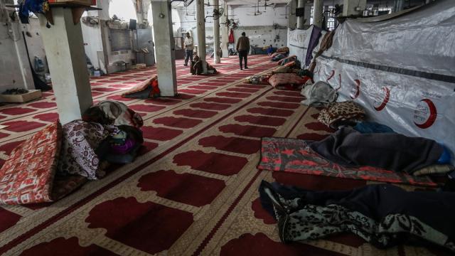 Bilal Bin Rabah Camii, yerinden edilen Filistinlilerin barınma merkezi oldu