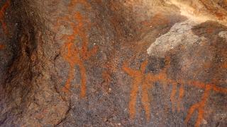 Neolitik Çağ’a ait insan figürlü kaya resimleri keşfedildi