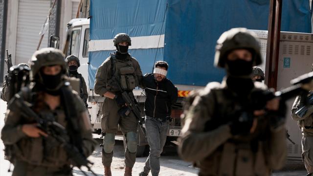 İsrail askerleri Kalkilya’daki Kefr Saba Mahallesi’ni kuşatma altına aldı