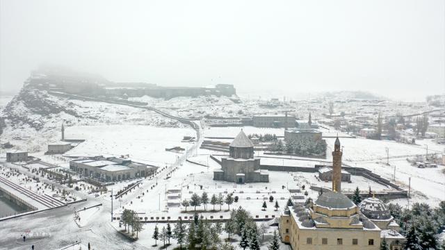 Kars'ta kar yağışı etkisini sürdürüyor