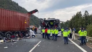 Osmaniye'de yolcu otobüsü tıra çarptı: 6 ölü, 11 yaralı