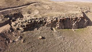 Van'daki Körzüt Kalesi'nde "giriş yolu" ortaya çıkarıldı