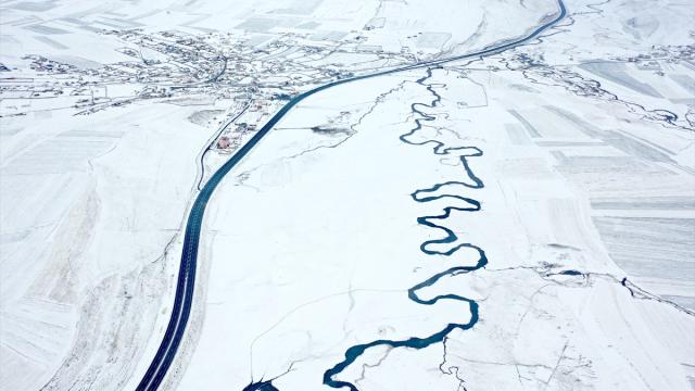 Kışın donmayan ve göz kamaştıran menderesler hayvancılığa katkı sağlıyor