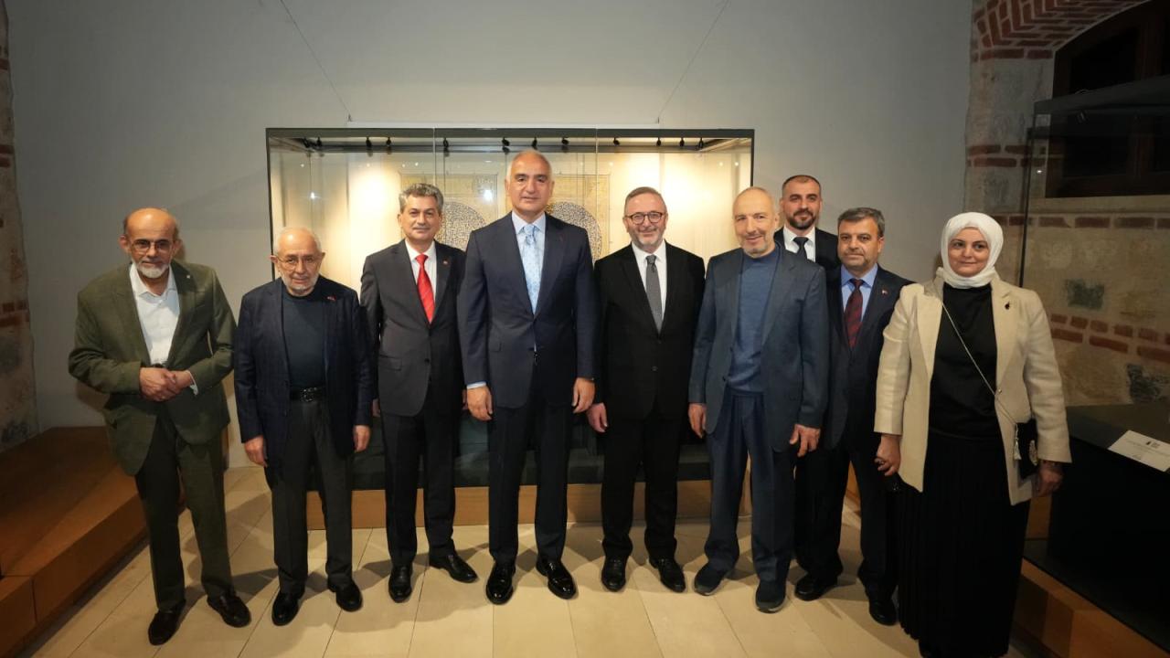 700 yıllık yazma eserler İstanbul'da bir araya geldi