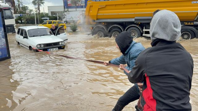 Muğla'da sağanak ve fırtına etkili oluyor