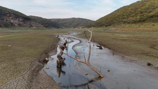 Sazlıdere Barajı'nda su çekilmesiyle eski köy evleri gün yüzüne çıktı