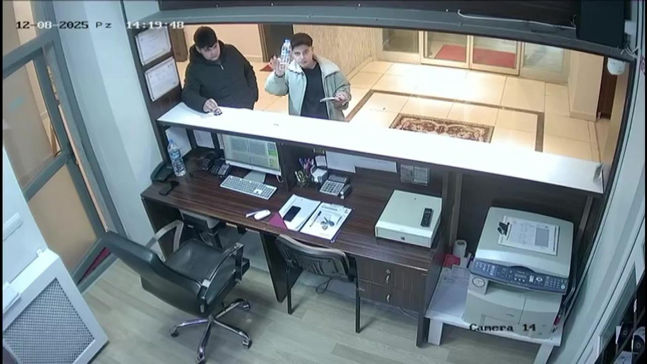 Öğrencilerden örnek davranış: Su aldılar, parasını kameraya gösterip bıraktılar