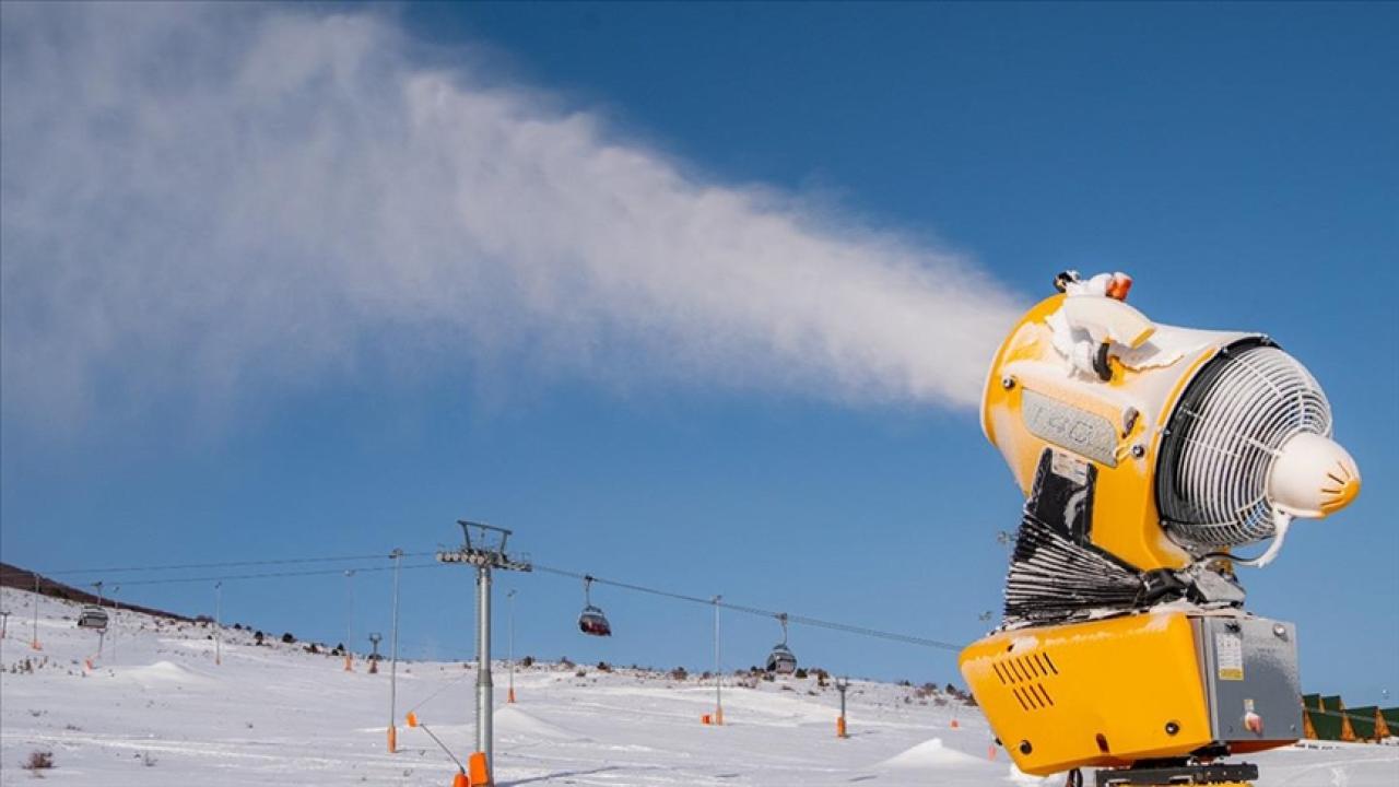 Kayak merkezlerinde "beyaz" mesai