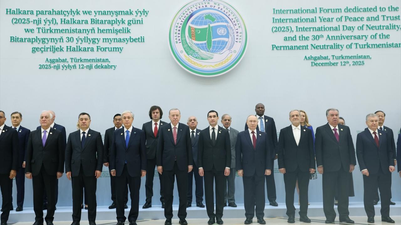 Erdoğan, aile fotoğrafı çekimine katıldı