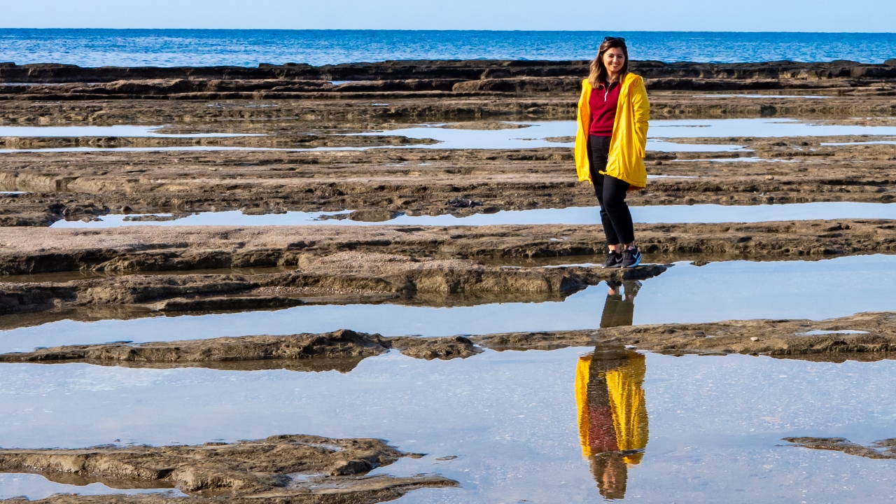 Gazipaşa Koru Plajı ilginç kaya oluşumları ile dikkat çekiyor