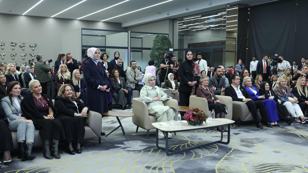 Emine Erdoğan, TOGEM-DER'in "Artsın Eksilmesin Dönüşüm Pazarı"nın açılışına katıldı