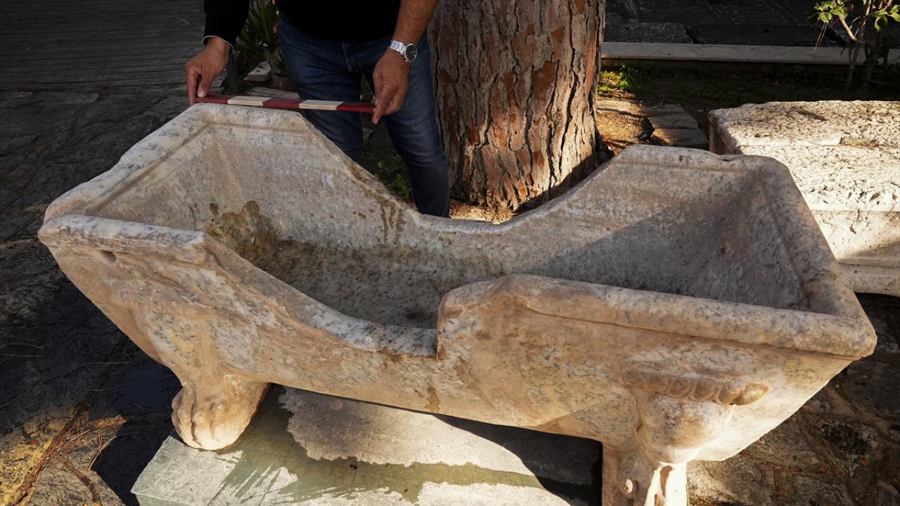 Zengin ailelerin banyo küveti çeşme yalağı olarak kullanılmış