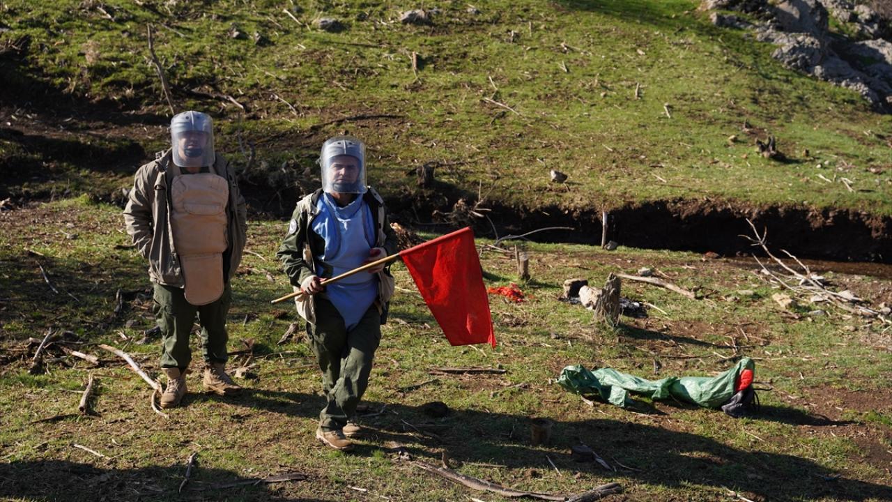 Süleymaniye'de sel sonrası toprağa gömülü mayınlar ortaya çıktı