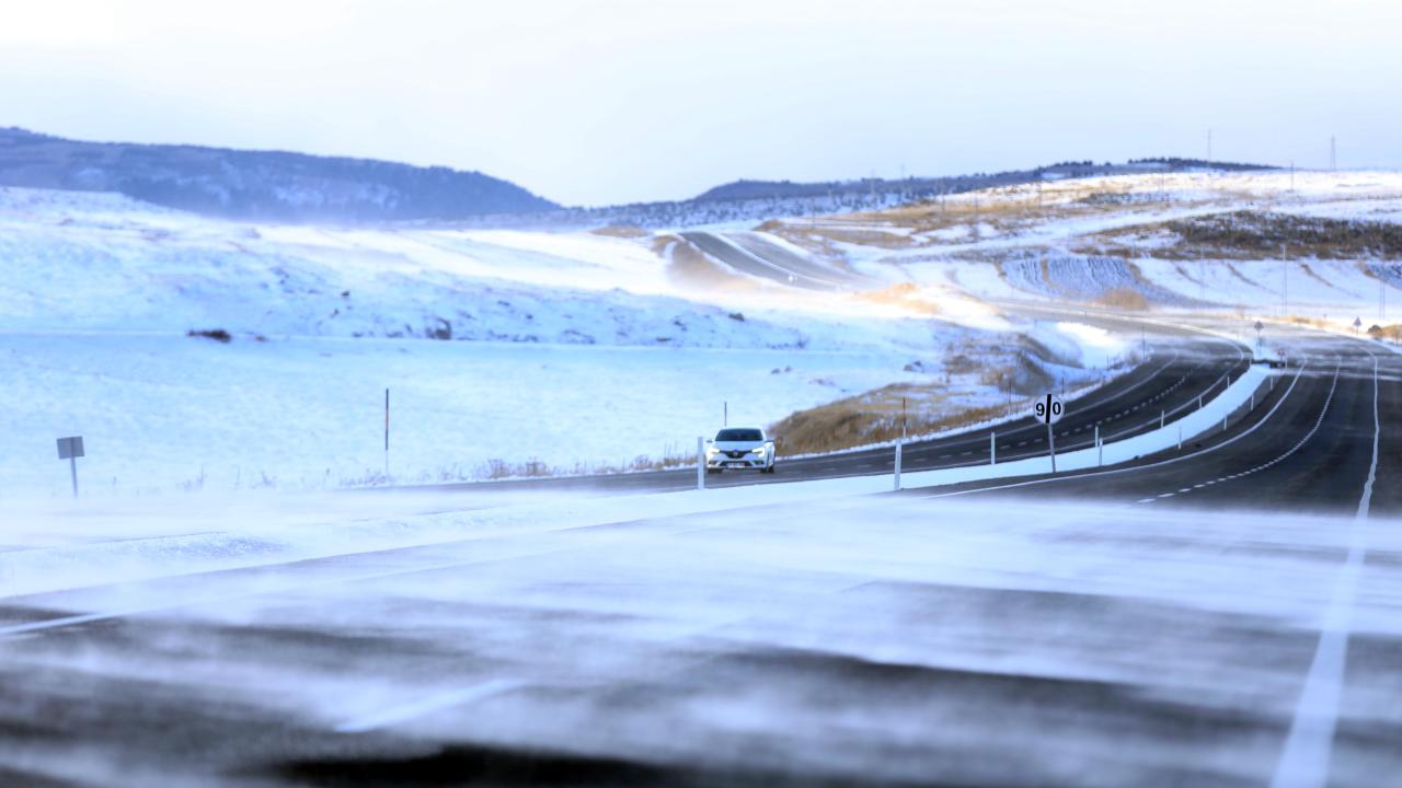 Ardahan-Şavşat kara yolunda ulaşıma kar engeli