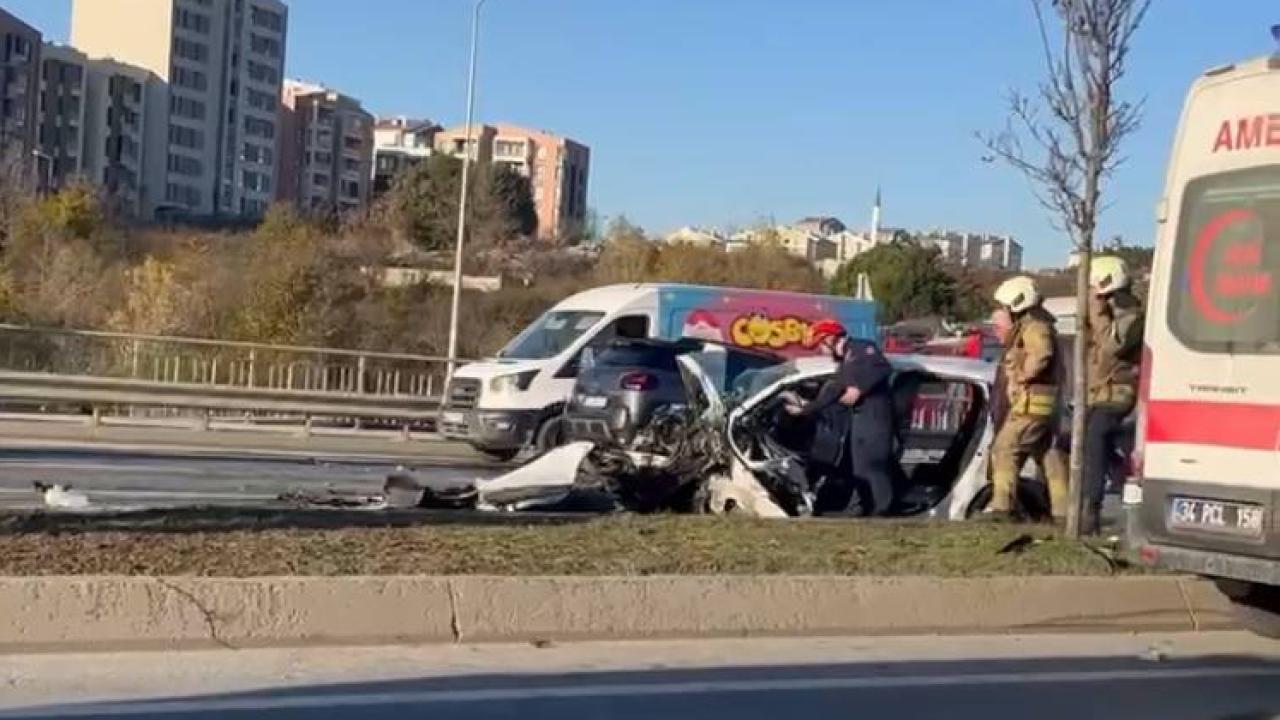 Başakşehir'de iki otomobil çarpıştı: 1 ölü