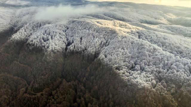 Bolu Dağı'nın yüksek kesimlerimde kar etkili oldu