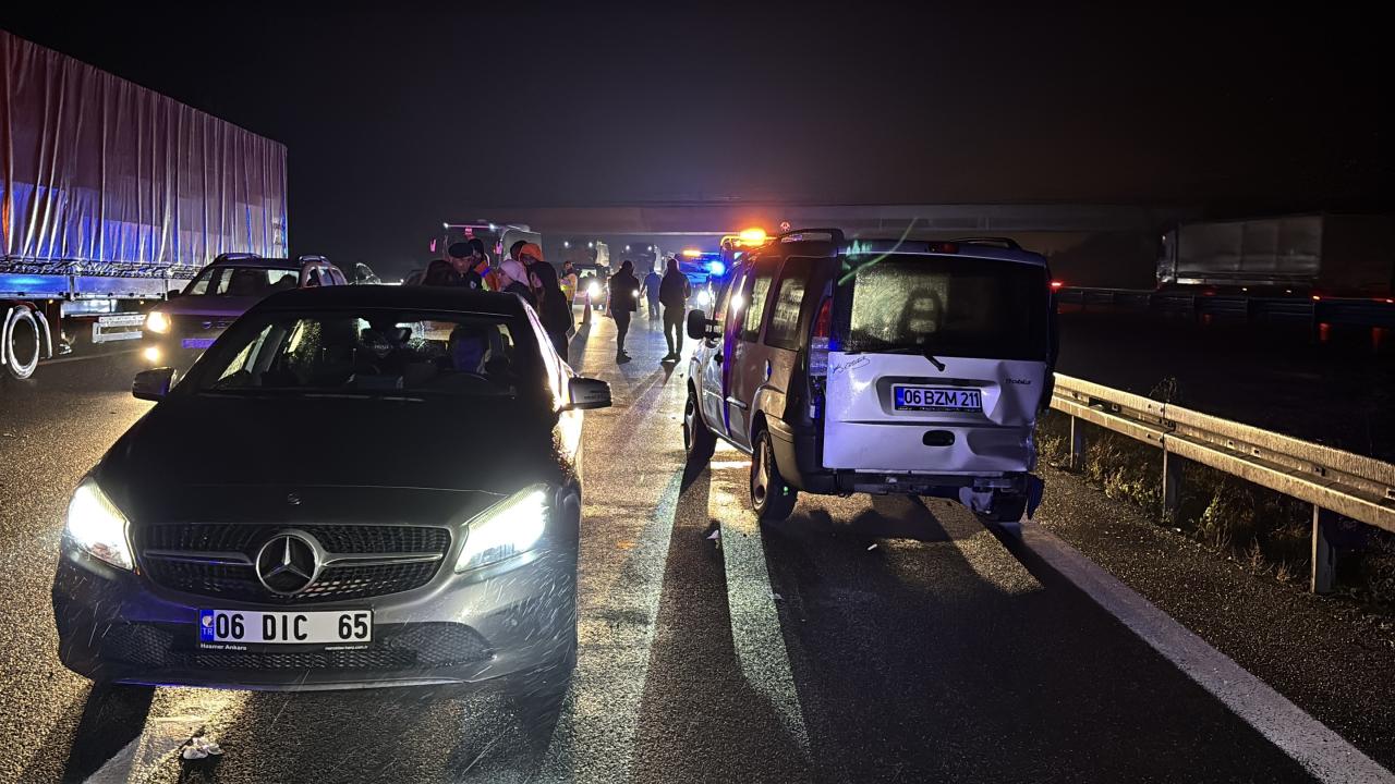 Bolu'da otomobil ile hafif ticari araç çarpıştı: 9 yaralı