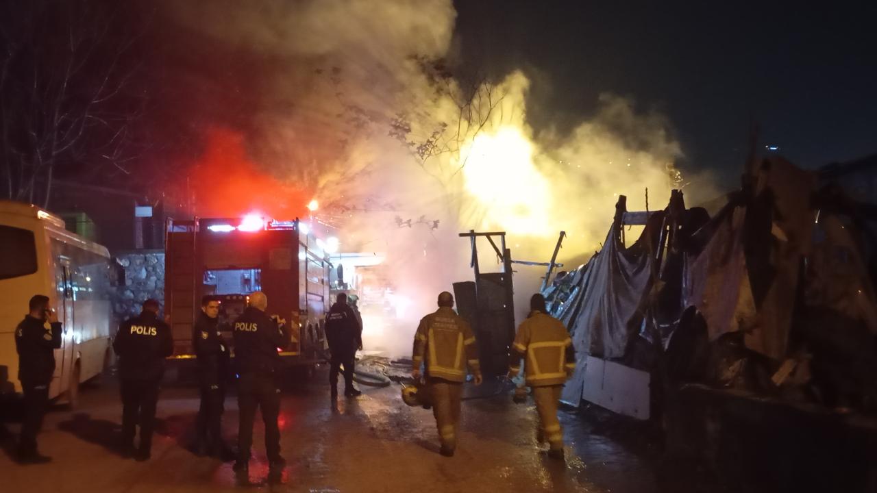 Bursa'da barakada çıkan yangında 1 kişi dumandan etkilendi