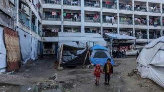 UNRWA’ya ait okullar, evleri yıkılan Filistinlilerin barınma merkezi olmaya devam ediyor