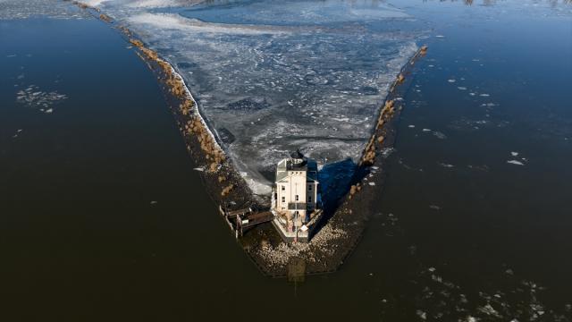 ABD'de Hudson Nehri aşırı soğuklar nedeniyle kısmen dondu