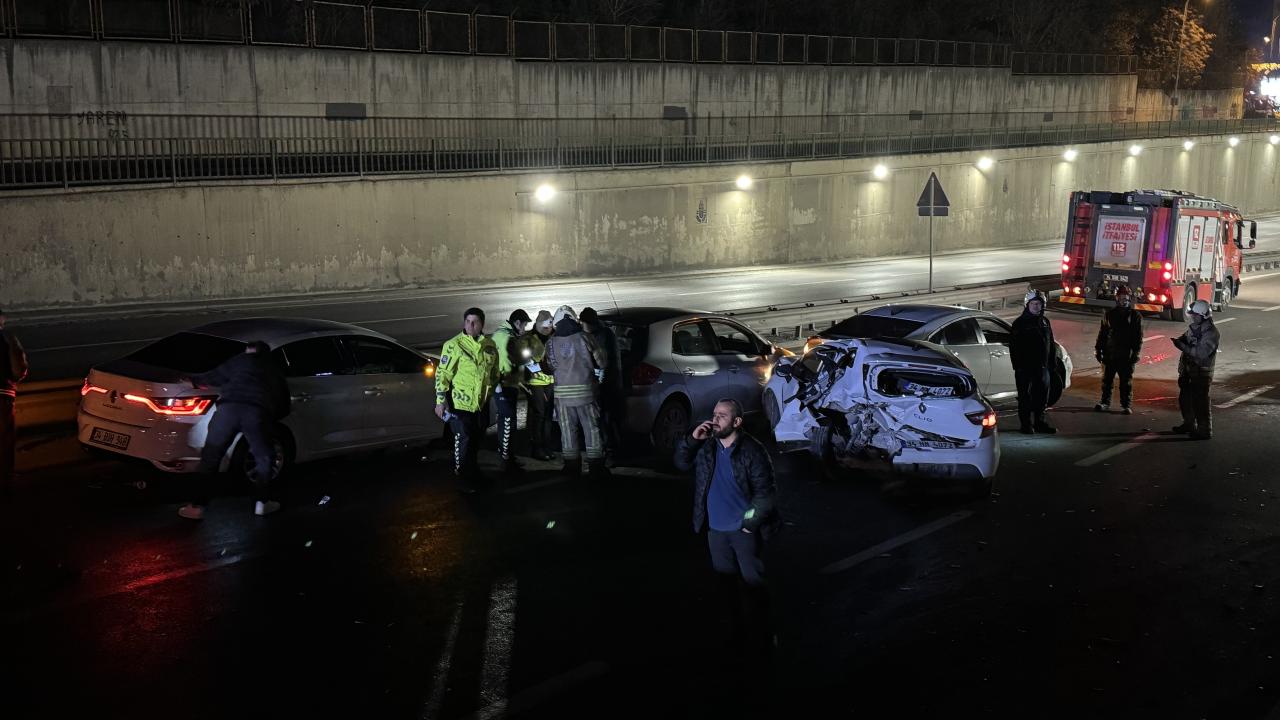 İstanbul'da 7 aracın karıştığı kazada 7 kişi yaralandı