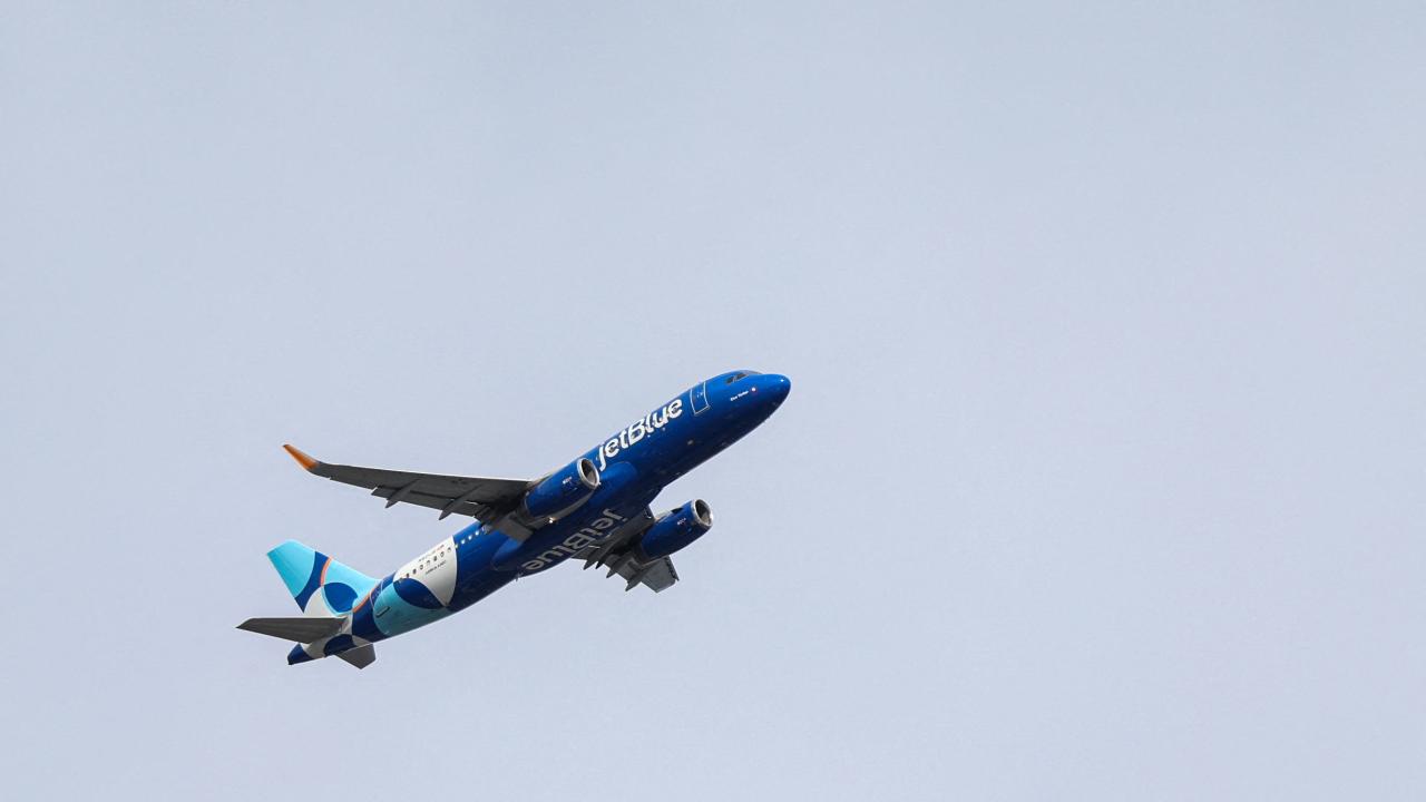 ABD’li şirketin uçağı, Hava Kuvvetleri’nin uçağıyla çarpışmaktan son anda kurtuldu