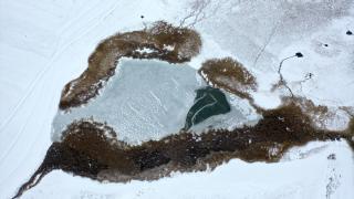 Kars'taki tescilli Lavaş Gölü'nün yüzeyi dondu