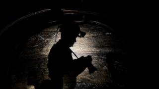 Madencilerin "kara elmas" mesaisi, fotoğraf karelerinde ölümsüzleşiyor