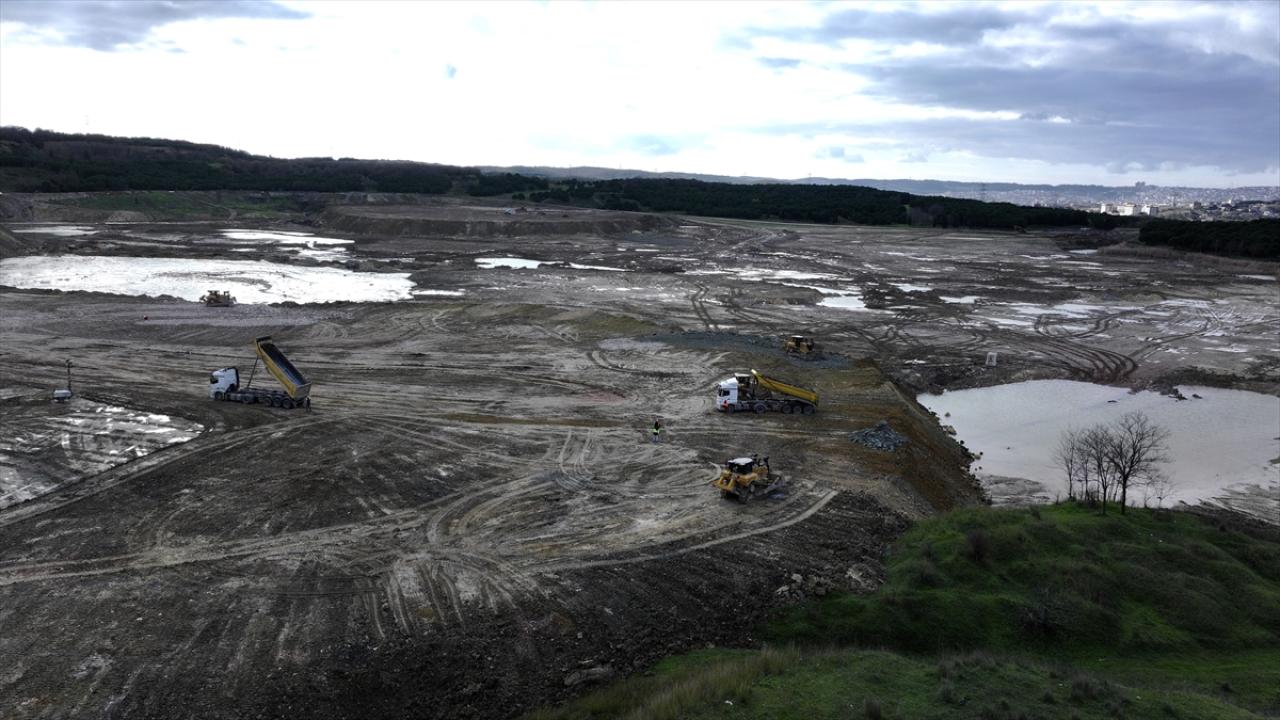 Arnavutköy'de İBB'nin rehabilitasyon çalışması yaptığı Mavi Göl yok oldu