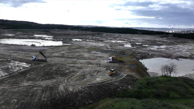 Arnavutköy'de İBB'nin rehabilitasyon çalışması yaptığı Mavi Göl yok oldu
