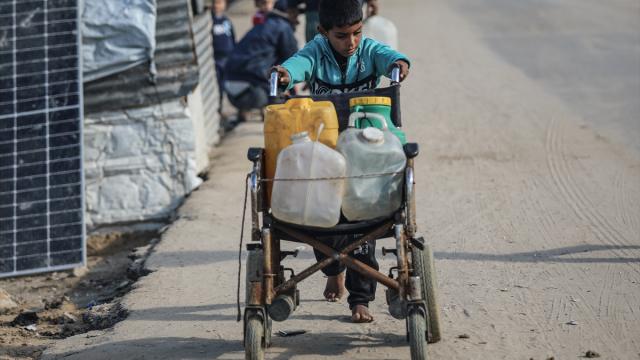 Gazze’de çadır kamplarında içme suyu krizi devam ediyor