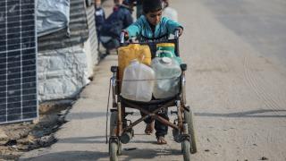 Gazze’de çadır kamplarında içme suyu krizi devam ediyor