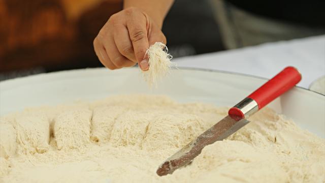 Çorum'un yemesi kadar yapması da zevkli olan lezzeti: Teltel tatlısı