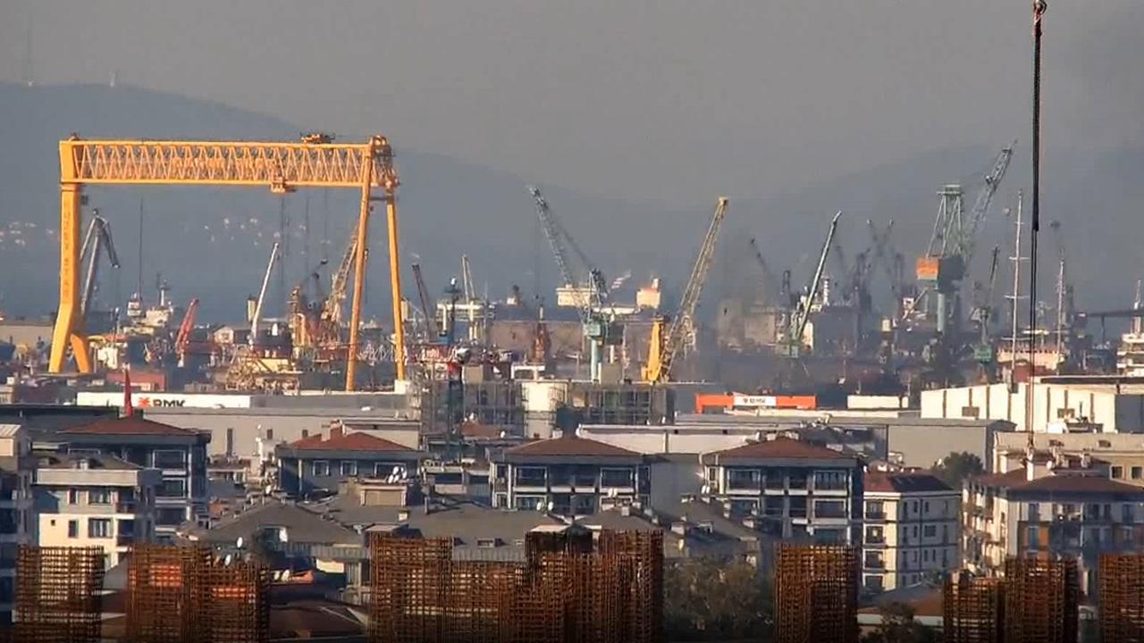 Tuzla'da tersanede gemi yangını