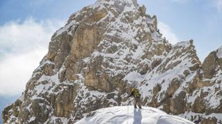 Tunceli'de karlı dağlara yapılan tırmanışlar kış turizmine canlılık katıyor