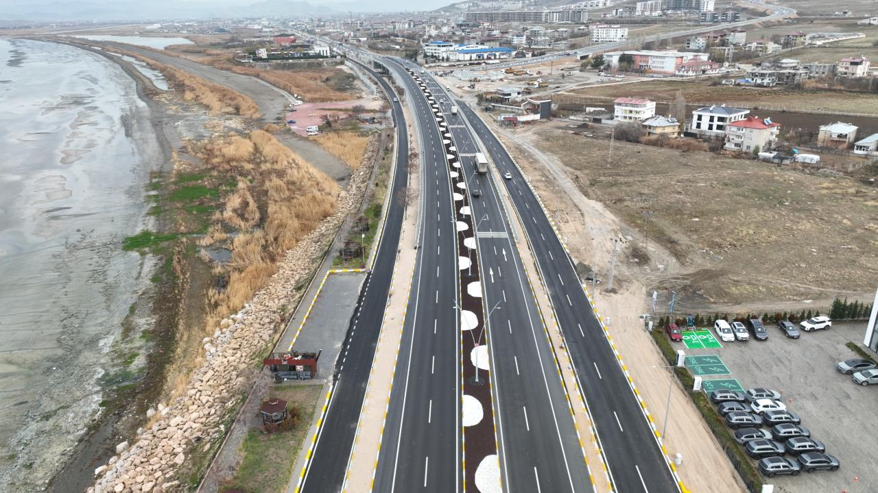 Van Çevre Yolu'nun 28 kilometrelik iki etabı bugün açılıyor