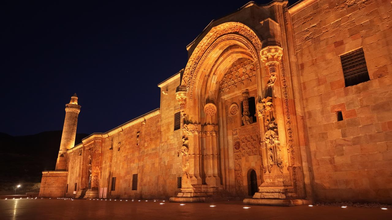 `Ahenk ve denge` işçiliği